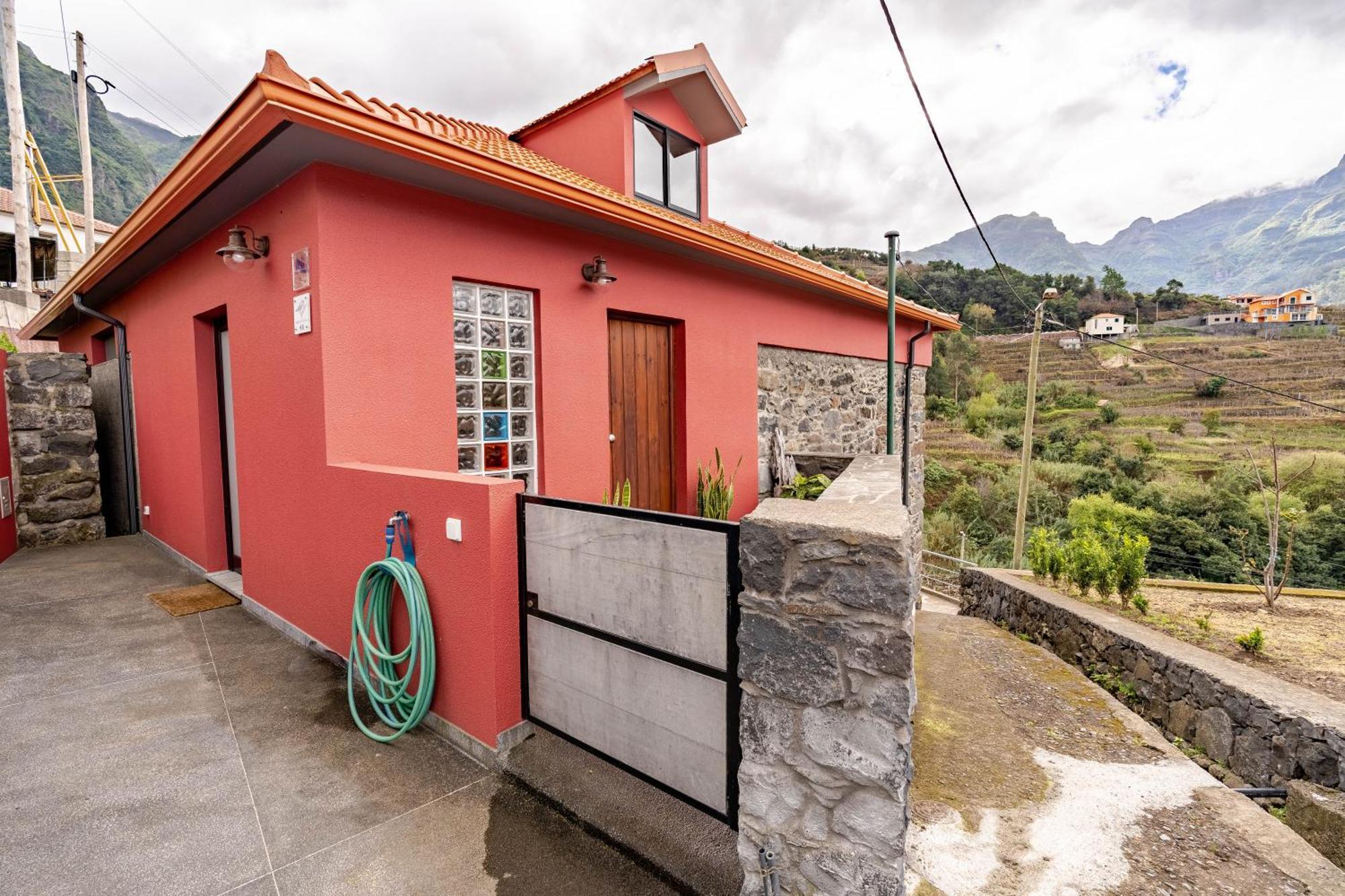Vila Madeira Bird House - House In The Mountains With Garden São Vicente Exteriér fotografie