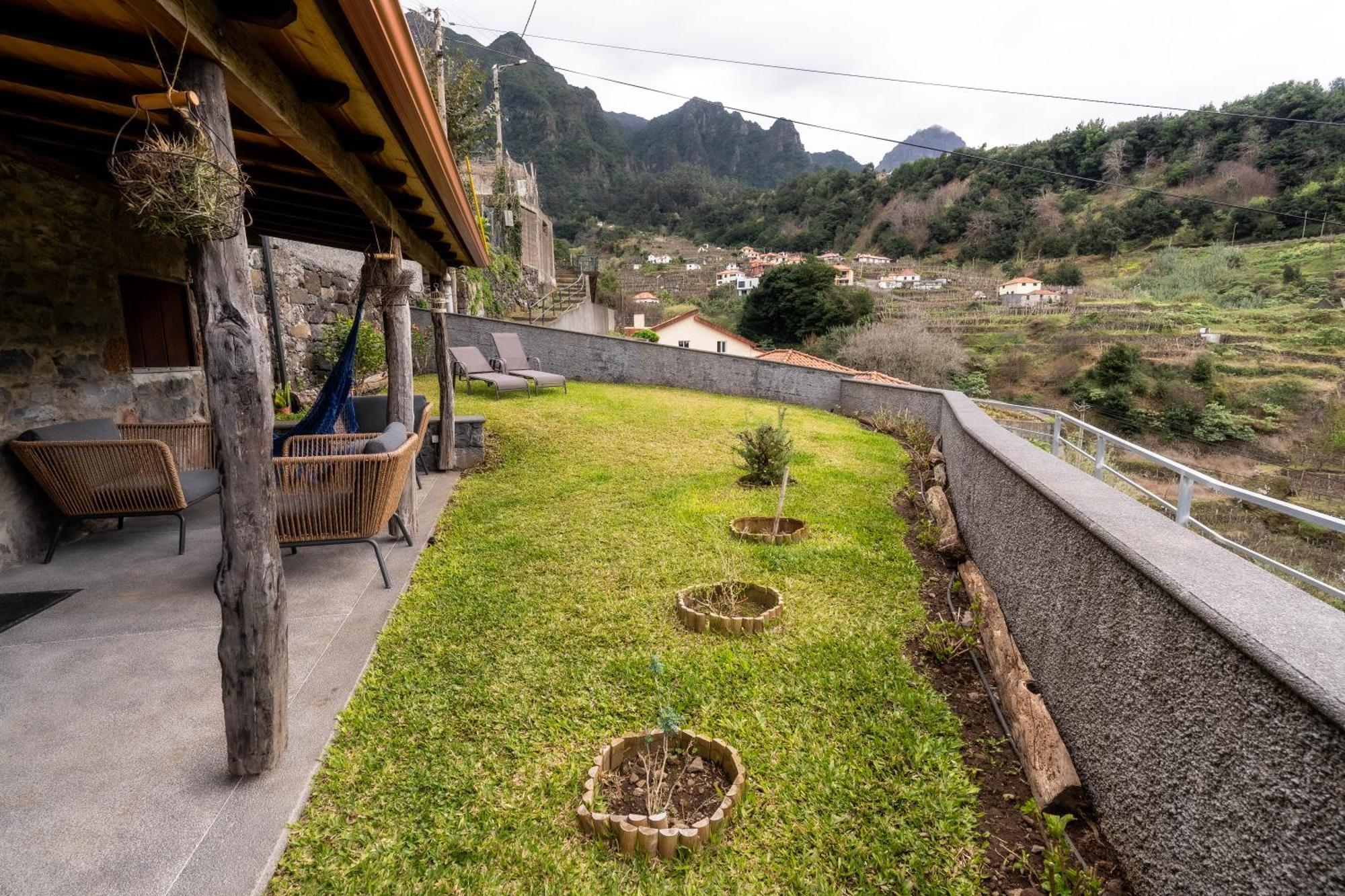 Vila Madeira Bird House - House In The Mountains With Garden São Vicente Exteriér fotografie